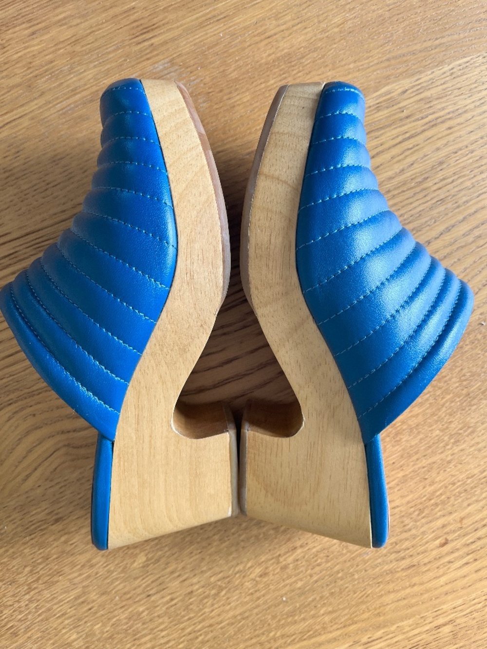 Beklina Ribbed Clogs, Size 7.5 - Picture 2 of 16